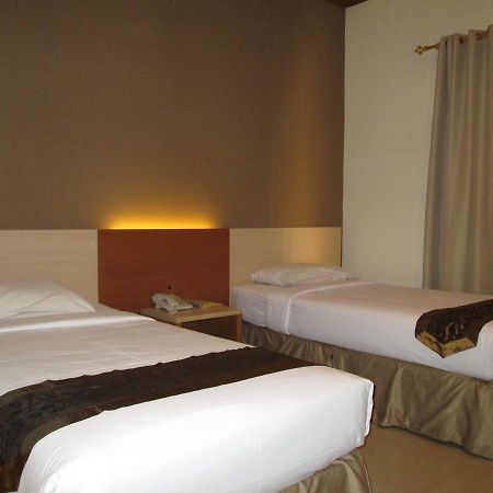 Hotel Delta Sinar Mayang Sidoarjo Rum bild