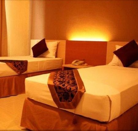 Hotel Delta Sinar Mayang Sidoarjo Exteriör bild