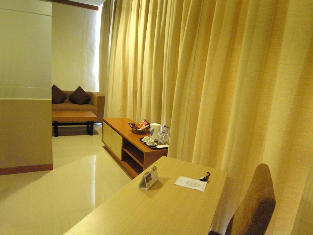 Hotel Delta Sinar Mayang Sidoarjo Rum bild