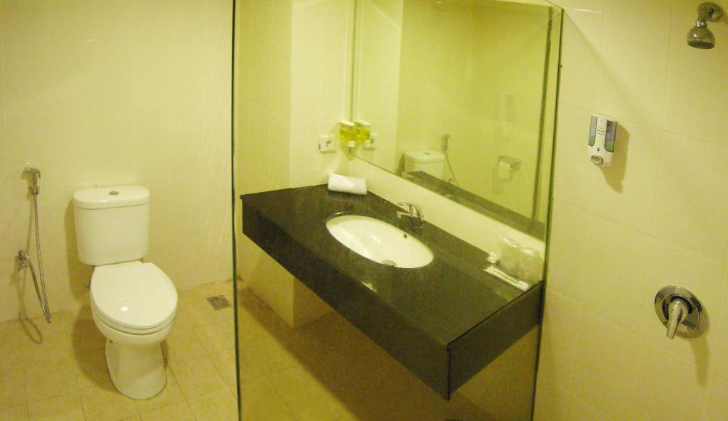Hotel Delta Sinar Mayang Sidoarjo Rum bild