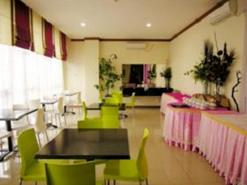 Hotel Delta Sinar Mayang Sidoarjo Exteriör bild