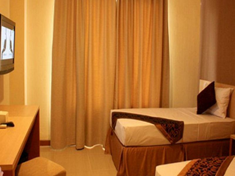 Hotel Delta Sinar Mayang Sidoarjo Exteriör bild