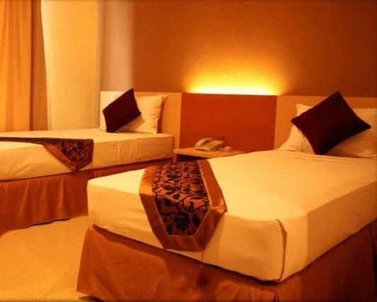 Hotel Delta Sinar Mayang Sidoarjo Exteriör bild